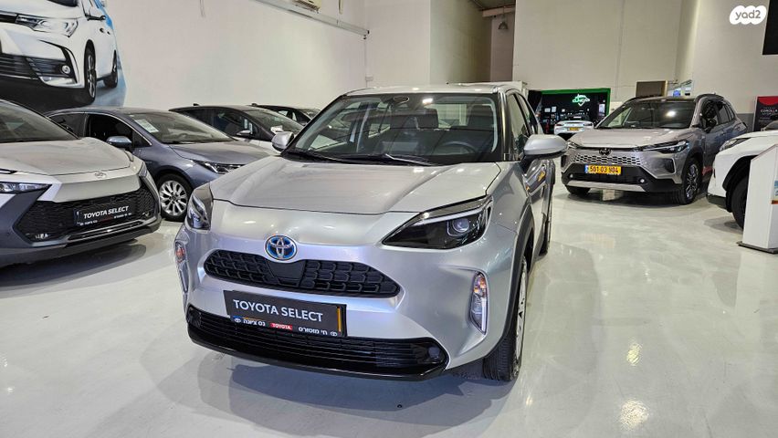 מודעת רכב טויוטה יאריס קרוס