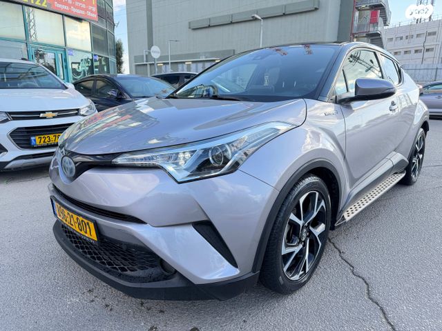 מודעת רכב טויוטה C-HR