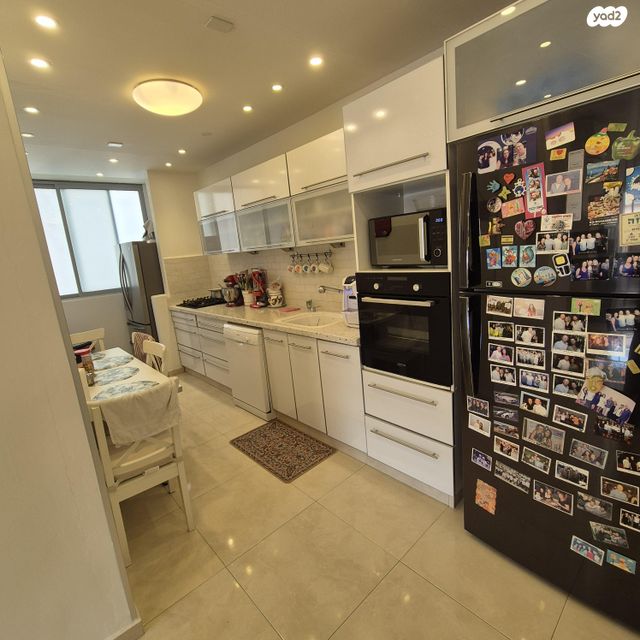 צבי הירשפלד 35