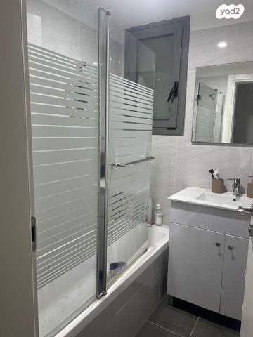 שדרות החוצבים 26