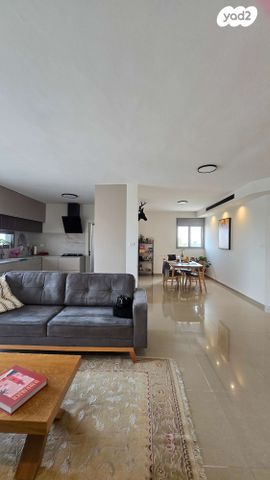 שדרות הארבעה 8