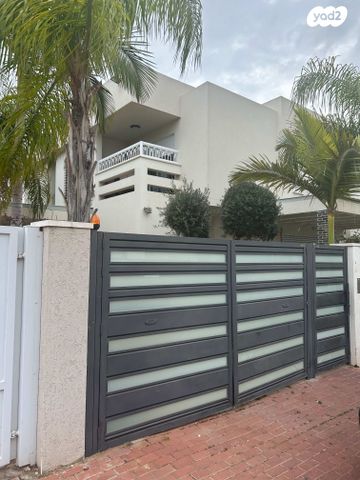 שלום שבזי 30