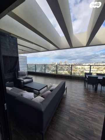 שולמית אלוני 11