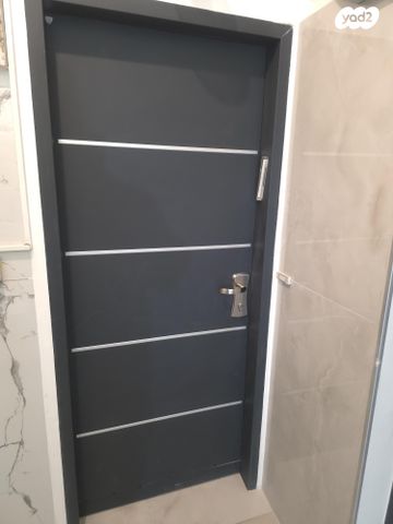 מחנה יהודה 22