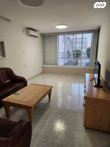 טרומפלדור 8