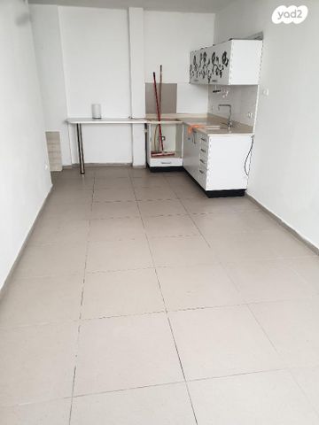 הרב עוזיאל 18