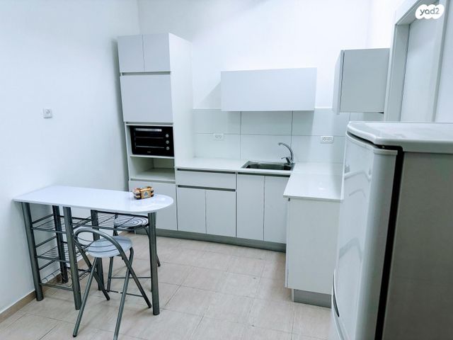 אבן גבירול 75