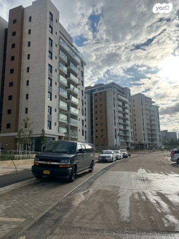 לאה גולדברג 10