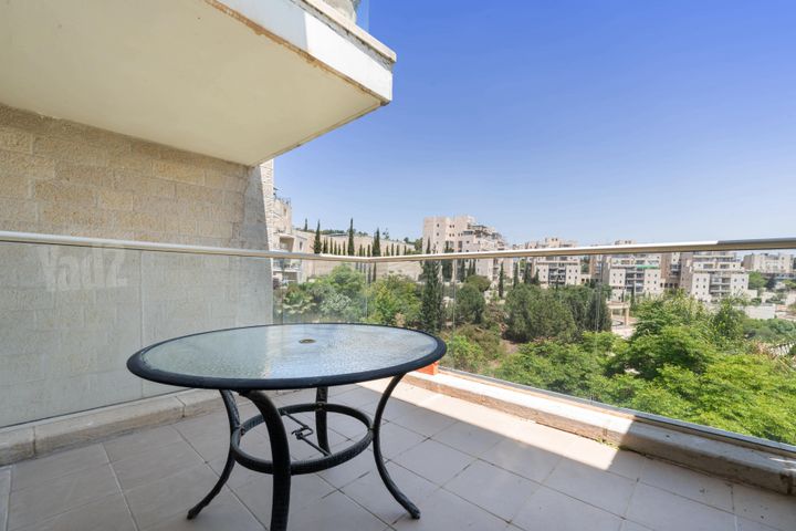 דירה למכירה בירושלים (תיווך) — 3