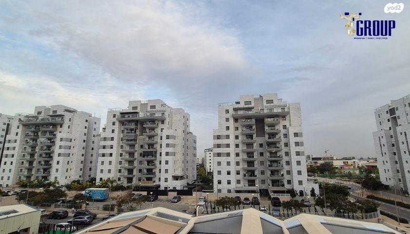 דירה, נאות שמיר, יבנה