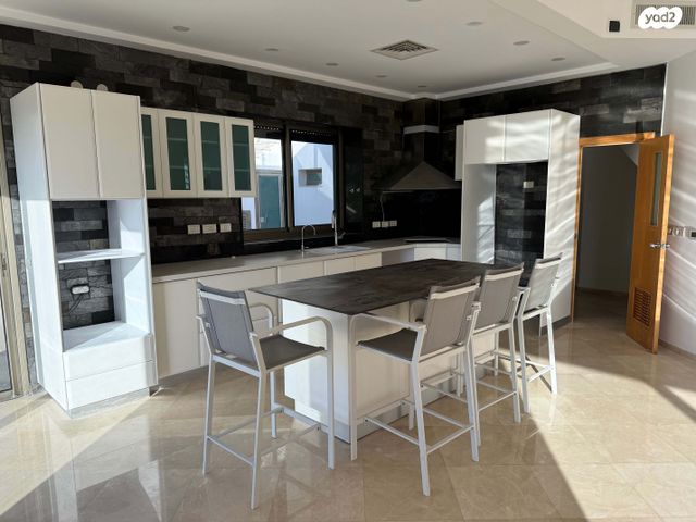 הוד הכרמל, דניה