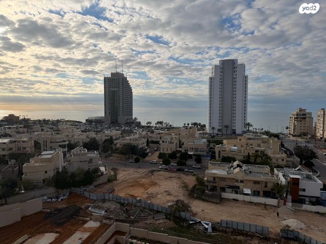 מודעת נכס, דר' ישראל בורגנסקי, נוף הטיילת, נתניה