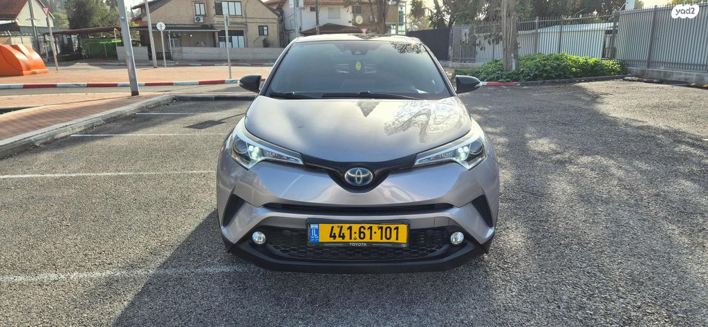 מודעת רכב טויוטה C-HR
