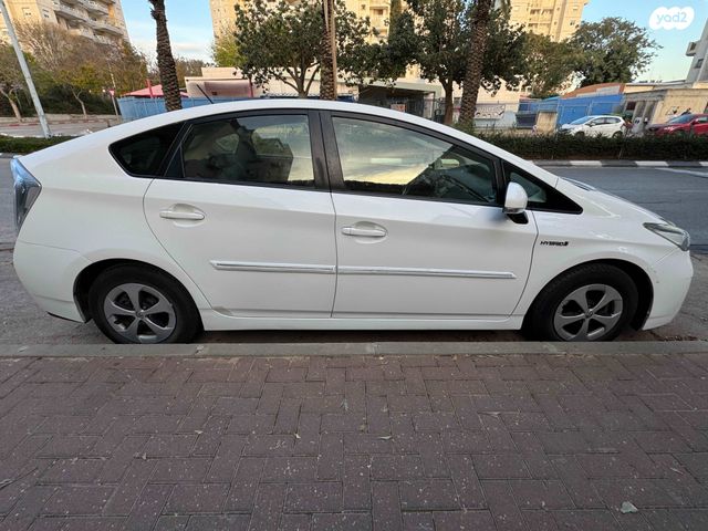 מודעת רכב טויוטה פריוס