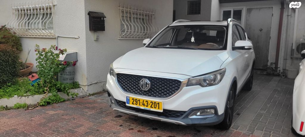 מודעת רכב אם ג'י ZS