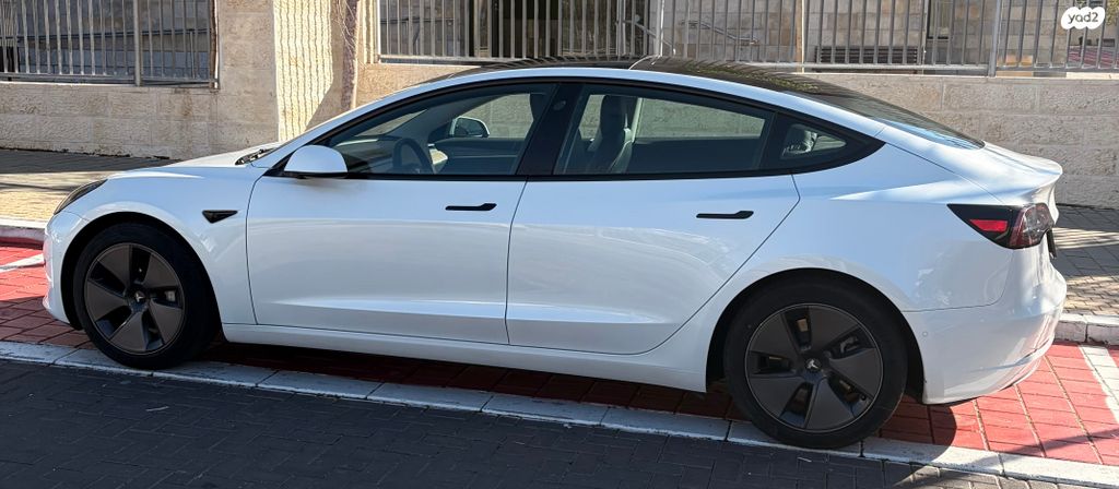 מודעת רכב טסלה מודל 3