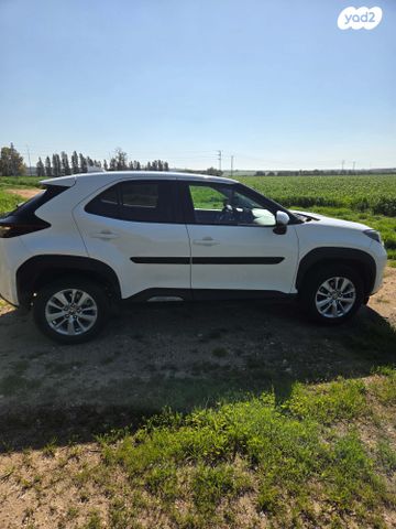 מודעת רכב טויוטה יאריס קרוס