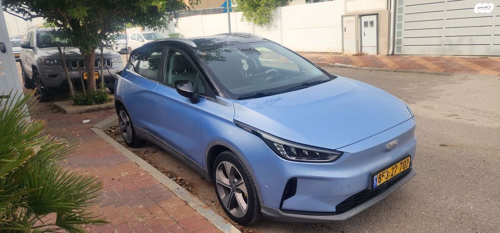 מודעת רכב ג׳ילי Geometry C