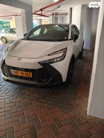 מודעת רכב טויוטה C-HR