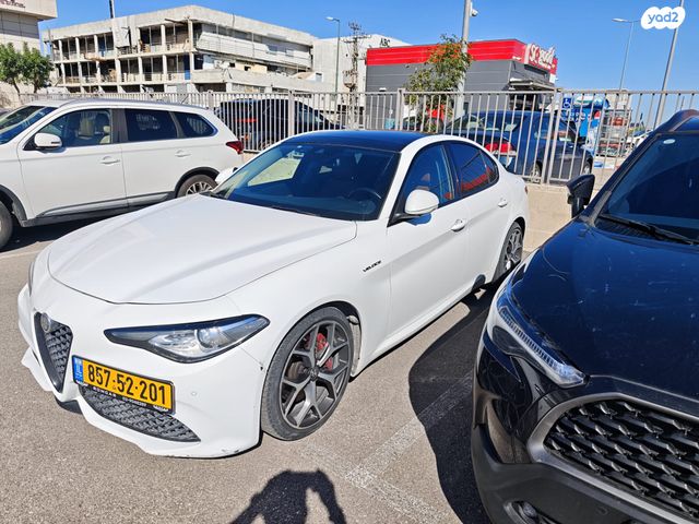 מודעת רכב אלפא רומיאו ג'וליה