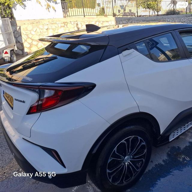 מודעת רכב טויוטה C-HR