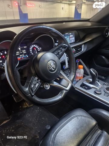 מודעת רכב אלפא רומיאו סטלביו 1