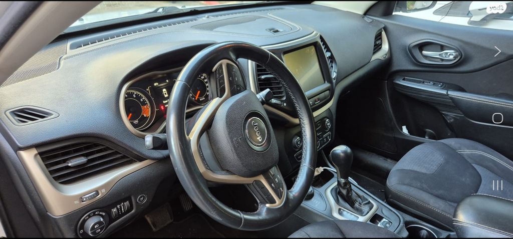 מודעת רכב ג'יפ צ'ירוקי