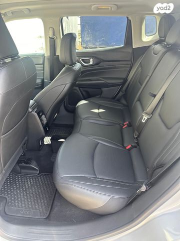 מודעת רכב ג'יפ קומפאס