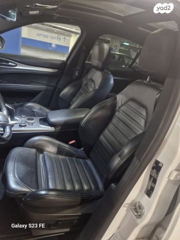 מודעת רכב אלפא רומיאו סטלביו 1