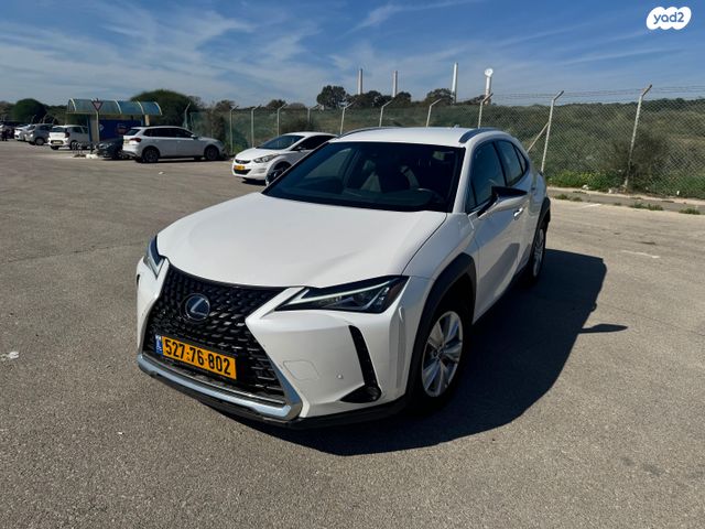 מודעת רכב לקסוס UX