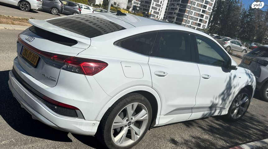 מודעת רכב אאודי Q4 e-tron
