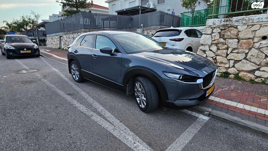 מודעת רכב מאזדה CX-30