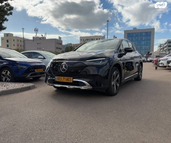 מודעת רכב מרצדס-בנץ EQE SUV