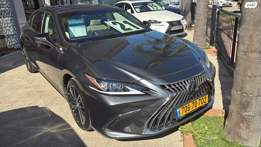 מודעת רכב לקסוס ES