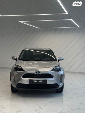 מודעת רכב טויוטה יאריס קרוס