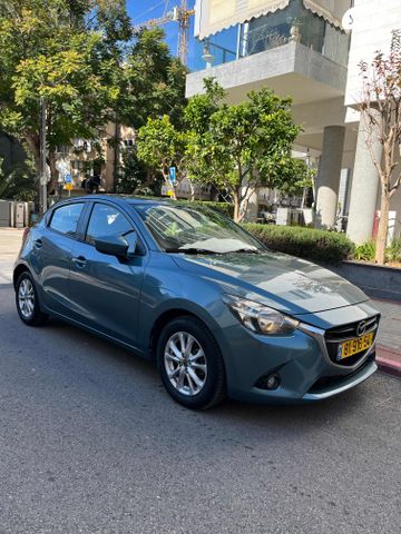 מודעת רכב מאזדה 2