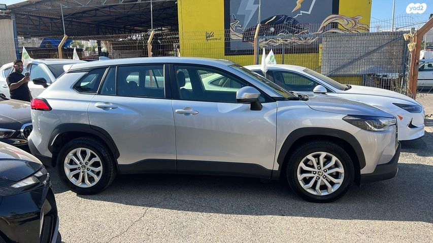 מודעת רכב טויוטה קורולה קרוס