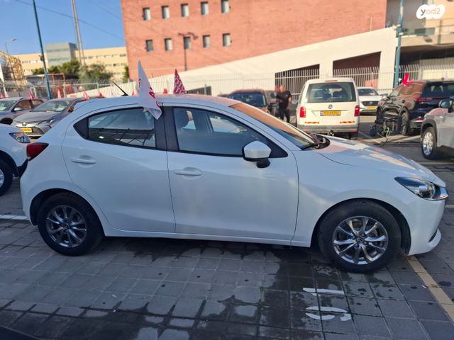 מודעת רכב מאזדה 2