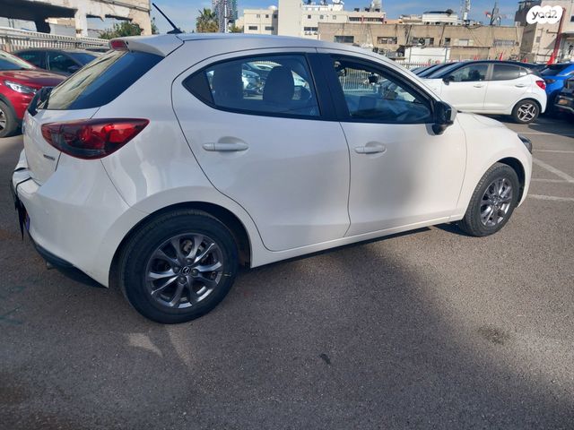 מודעת רכב מאזדה 2