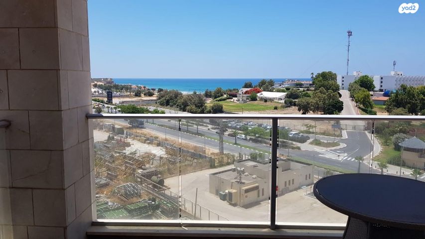 שדרות מנחם בגין 8