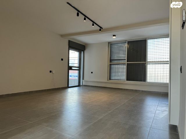 טשרניחובסקי 13