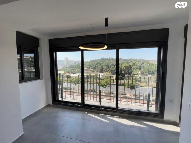 הרב הרצוג 79