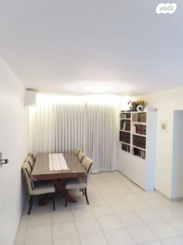 מבוא דב בר יקר 13