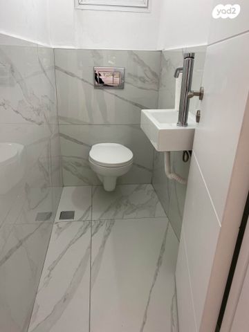 שדרות מנחם בגין 30