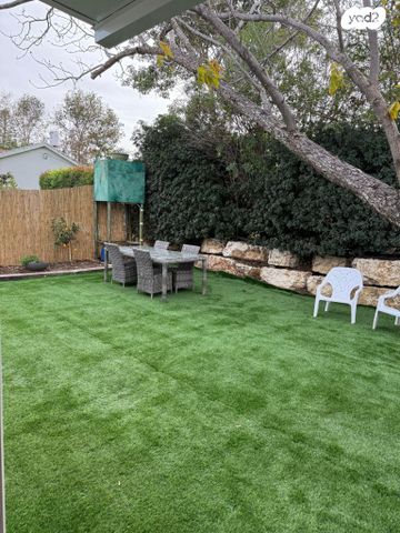 דרך האורן 42