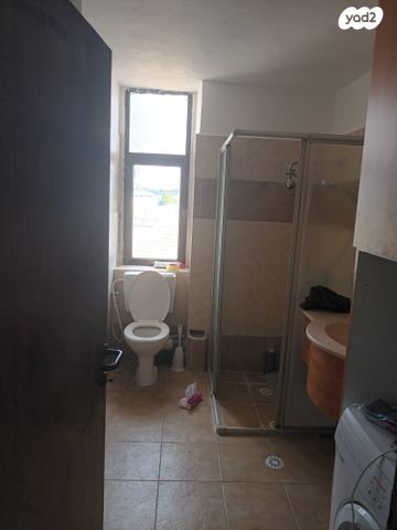 שומרי אמונים 19