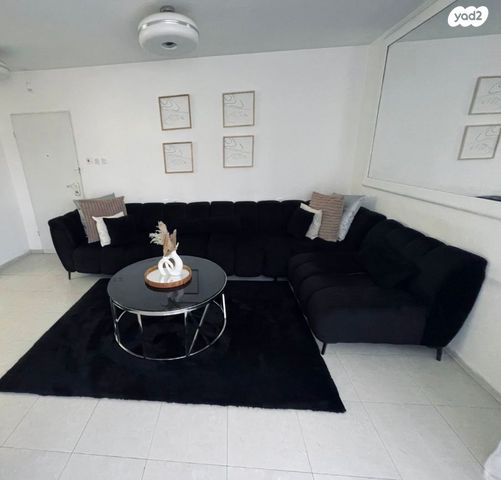 דירה, אדם - גבע בנימין