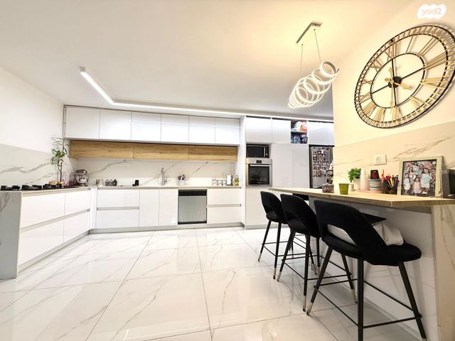 ז'בוטינסקי 15