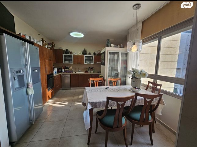 מודעת נכס, מעגל השלום, קרית חתני פרס נובל, ראשון לציון