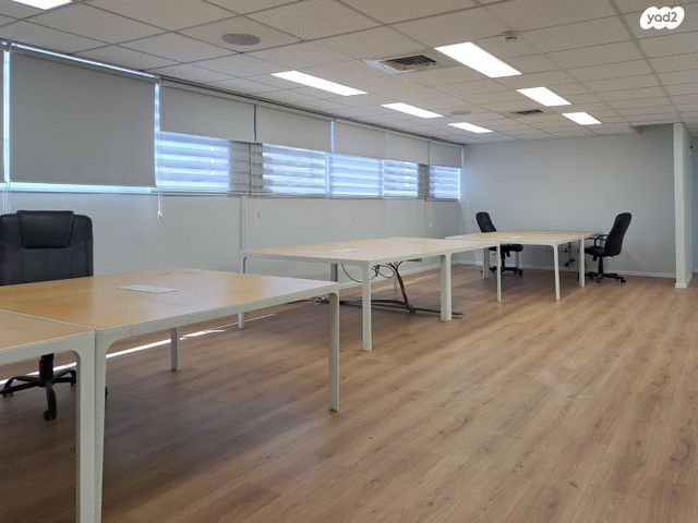 מונטיפיורי, הרכבת